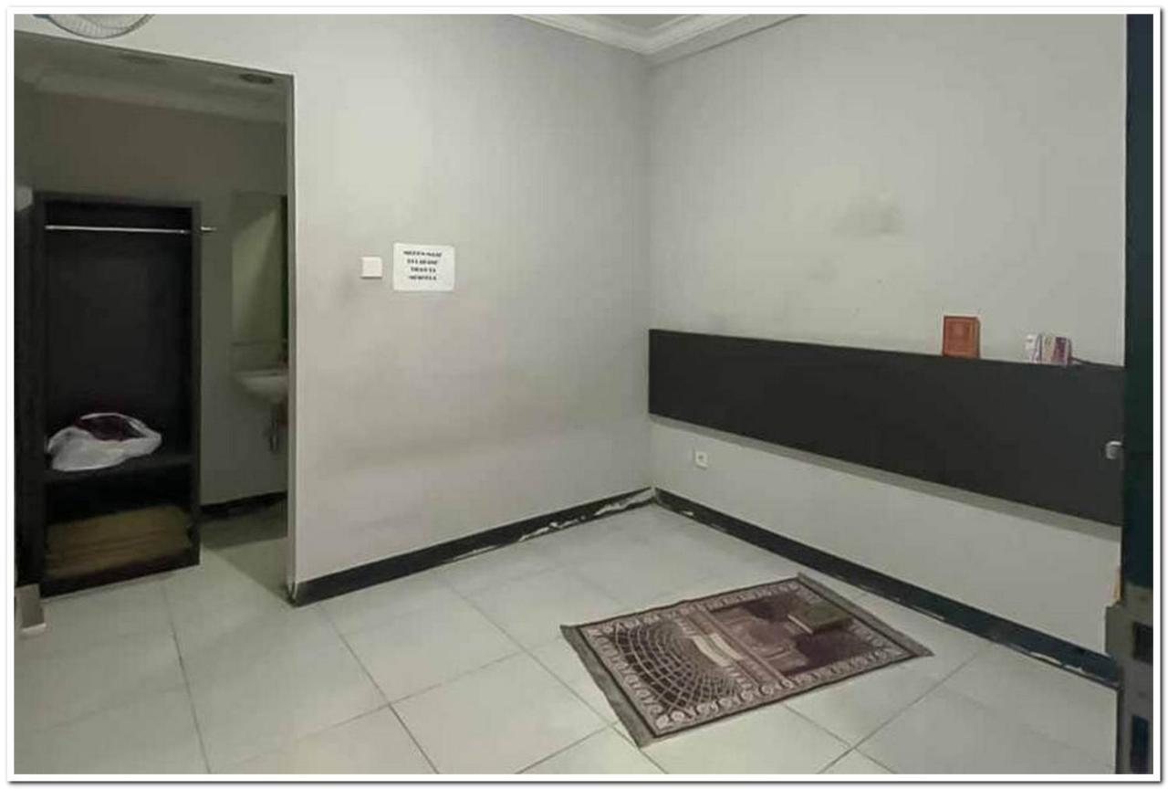 Losmen Family Syariah Bypass Juanda Mitra Reddoorz Brebek Екстер'єр фото