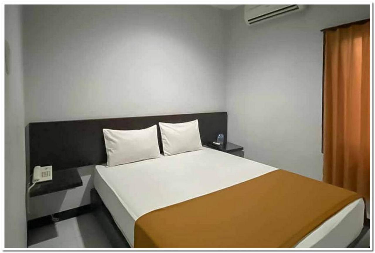 Losmen Family Syariah Bypass Juanda Mitra Reddoorz Brebek Екстер'єр фото