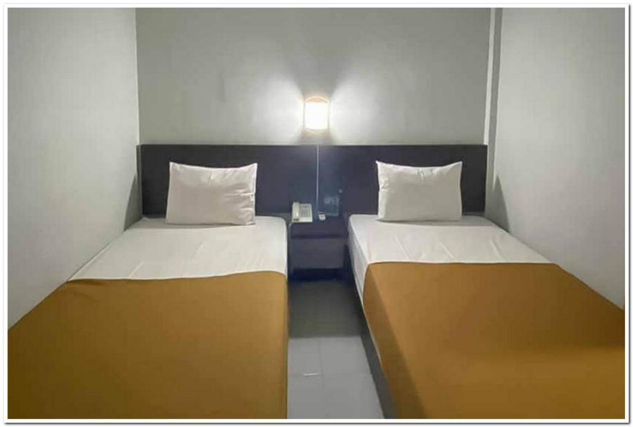 Losmen Family Syariah Bypass Juanda Mitra Reddoorz Brebek Екстер'єр фото