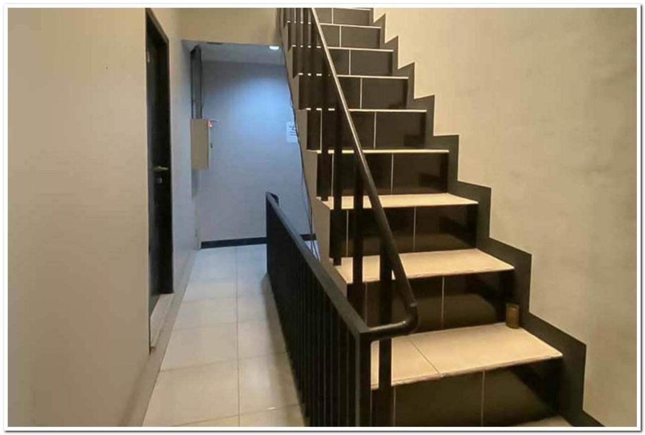 Losmen Family Syariah Bypass Juanda Mitra Reddoorz Brebek Екстер'єр фото