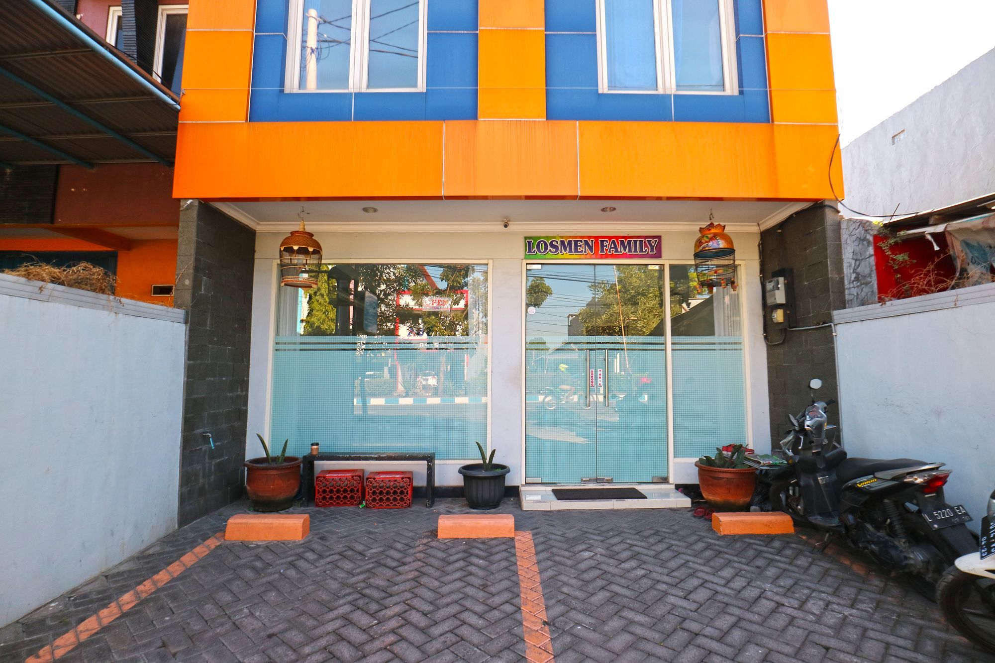 Losmen Family Syariah Bypass Juanda Mitra Reddoorz Brebek Екстер'єр фото